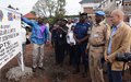 La police de la MONUSCO remet des kits solaires à la police congolaise à Goma