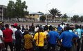 Kinshasa : la Police MONUSCO, en patrouille, explique son mandat à la population civile