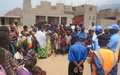 La Police Monusco appuie l’Unité de Prévention et d’A​ssainissement de la Police nationale congolaise dans la sensibilisation contre le choléra à Uvira.