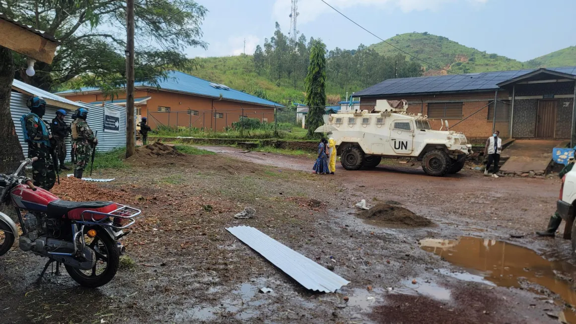 In Nyakunde, Ituri, MONUSCO patrols are helping restore communities' confidence and revive the Ebola response. Health authorities are calling for a sustained presence to protect communities and ensure continuity of care.