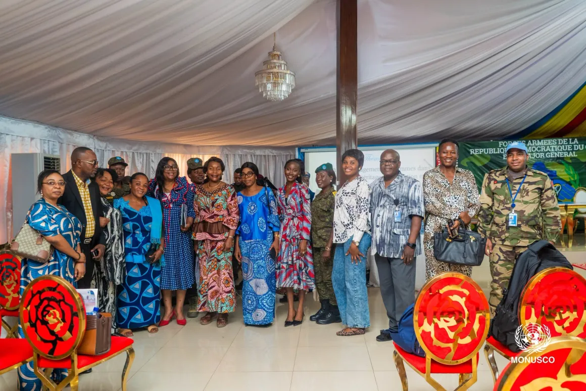 À l'occasion du 60ᵉ anniversaire de l'intégration des femmes dans les FARDC, militaires, autorités et partenaires ont échangé sur les progrès accomplis et les défis à relever. La MONUSCO reste engagée aux côtés des autorités congolaises pour une sécurité plus inclusive.